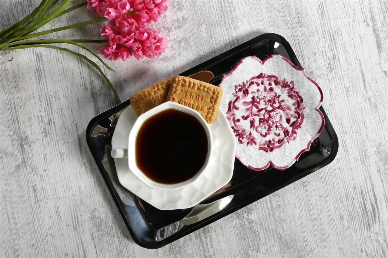 6 Lİ KOKTEYL PEÇETE FLORAL NAKIŞLI KETEN EFEKTLİ FUŞYA