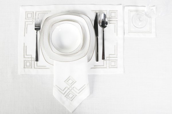 17 PARÇA MASA ÖRTÜSÜ SETİ  VALERİE NAKIŞLI  KETEN EFEKTLİ TAŞ