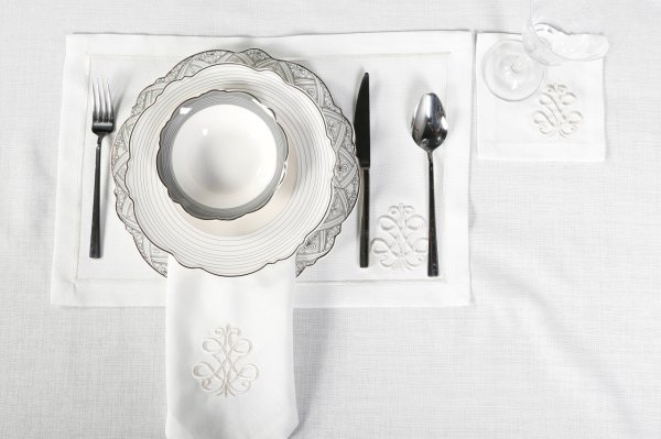 17 PARÇA MASA ÖRTÜSÜ SETİ ROYAL NAKIŞLI  KETEN EFEKTLİ KREM