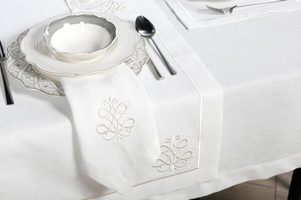 17 PARÇA MASA ÖRTÜSÜ SETİ ROYAL NAKIŞLI  KETEN EFEKTLİ KREM